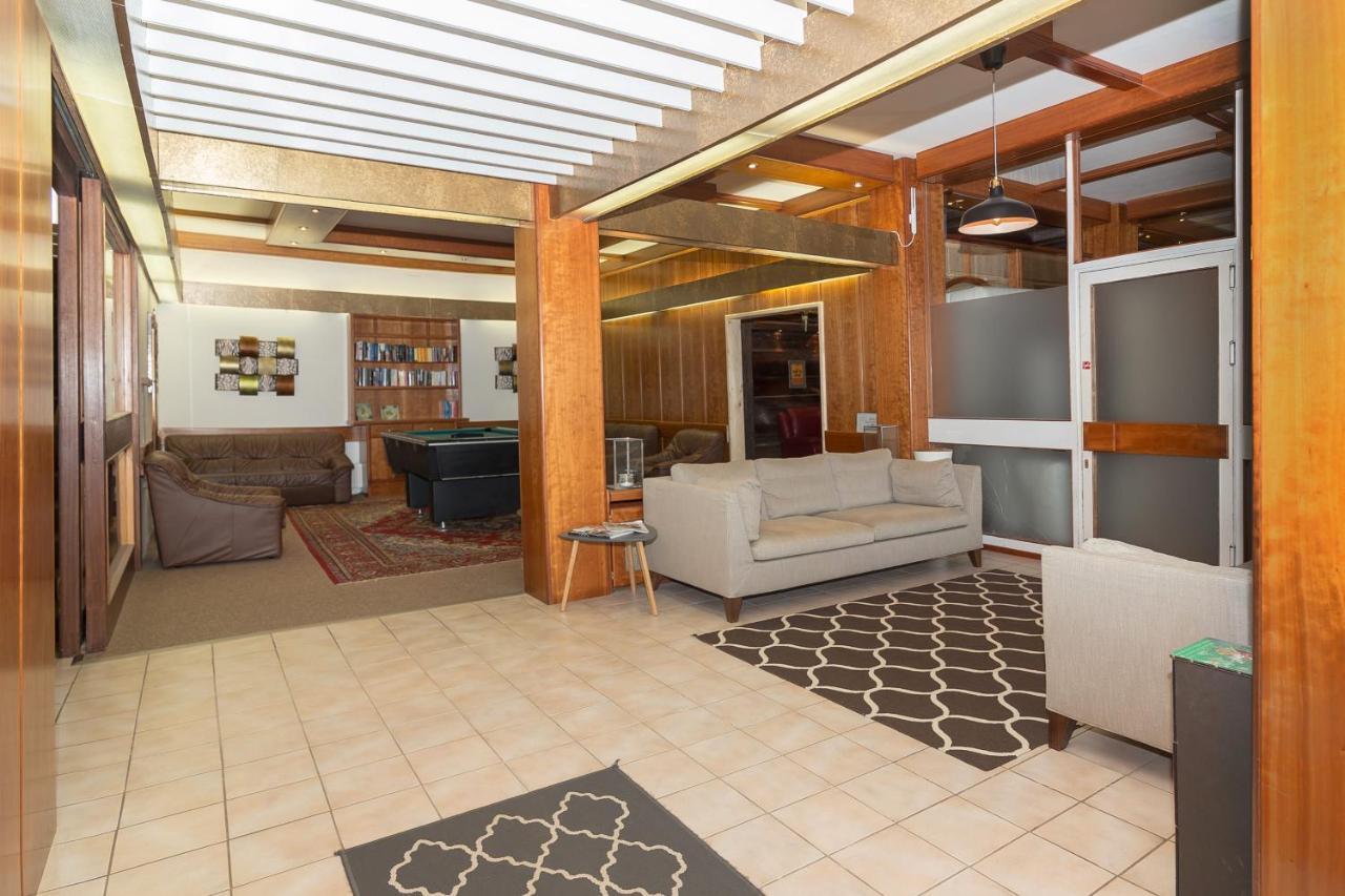 Apartment West *