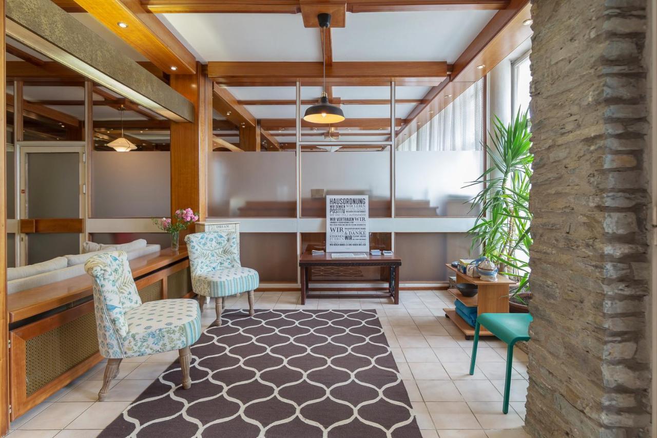 Apartment West