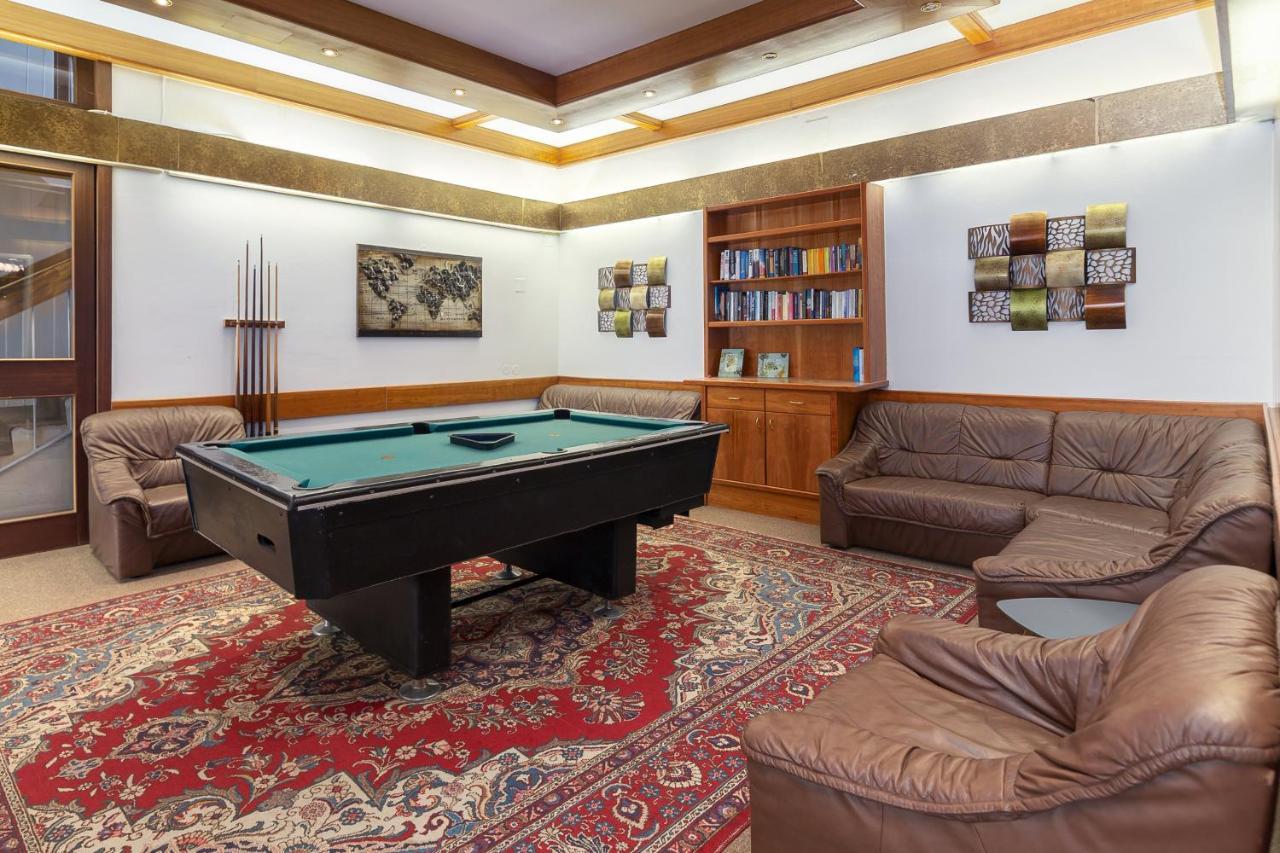 West Apartment *