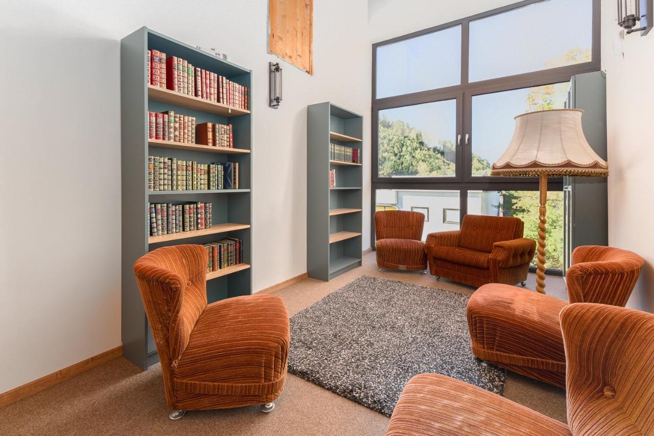 Apartment West *